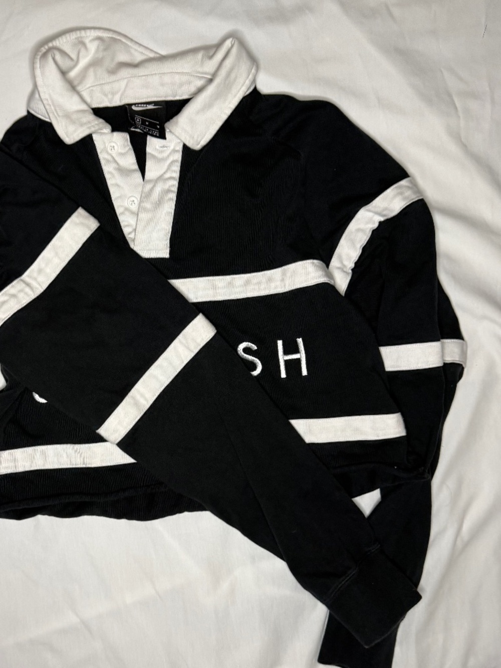 Nike Cropped Long Sleeve with Collar Black and White